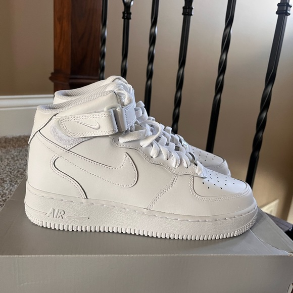 Youth Air Force 1 Mid (BRAND NEW!) - Picture 1 of 4
